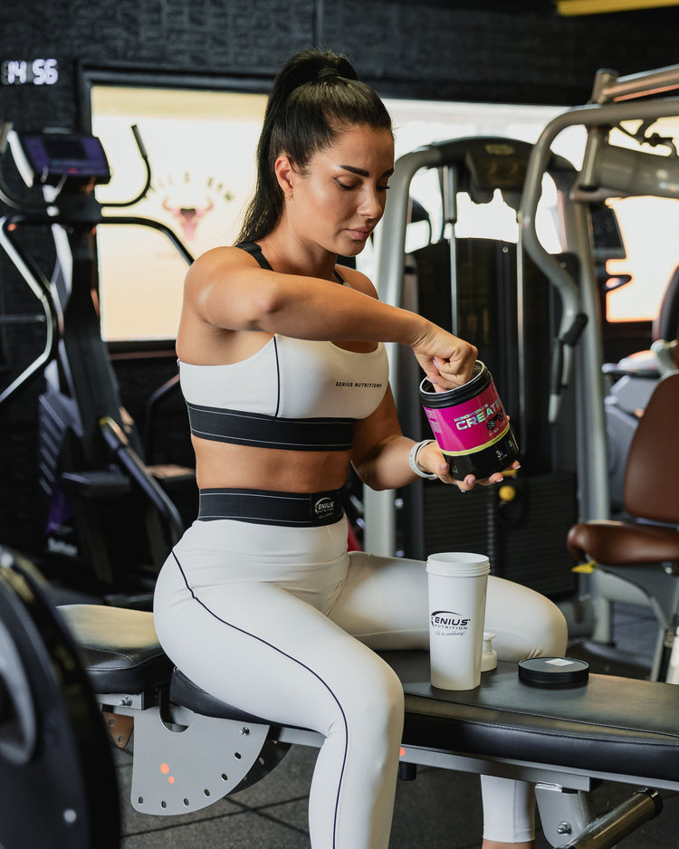 CREATINA PENTRU FEMEI: GHIDUL DESPRE PERFORMANTA, SANATATE SI MITURI