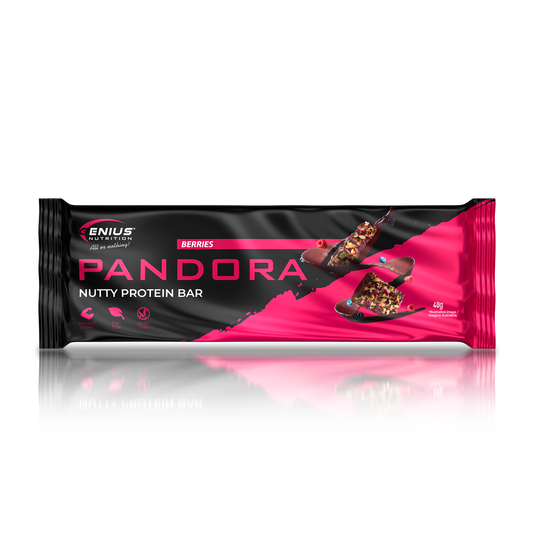 PANDORA Nutty Bar 40g Genius Nutrition - Baton proteic cu invelis de lapte si fructe de padure liofilizate.